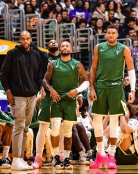 【现场】“字母表”首秀平淡 哈姆赞戴维斯为球队灵魂