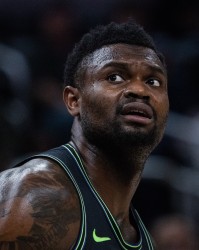 蓝鲸体育-几乎隐身！锡安首节3投1中 仅得到2分3篮板&amp;正负值-8